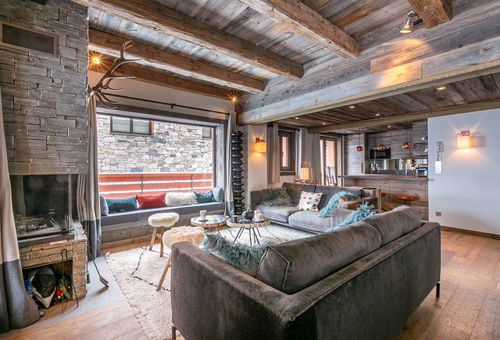 Appartement de prestige entièrement rénové en vieux bois