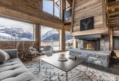 Vue panoramique sur les Aravis pour ce chalet aux prestations 5*