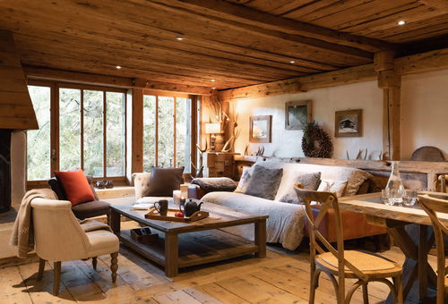 Gut ausgestattetes savoyisches Chalet mit einer 50 m² großen Terrasse