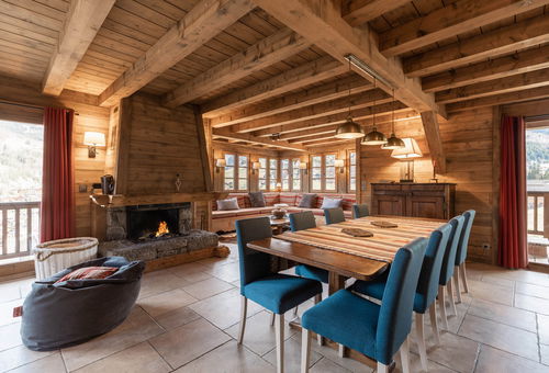 Vue imprenable pour ce chalet aux très belles prestations, et proches des...