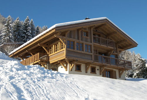 Vue imprenable pour ce chalet aux très belles prestations, et proches des...