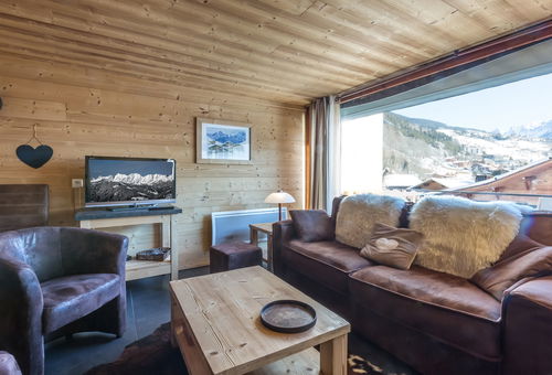 A 250 m de la piste de ski des Riffroids, à 250 m à pied de la patinoire, des...