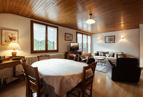 A 1.8 km du village et à 500 m des pistes de ski de la RUADE