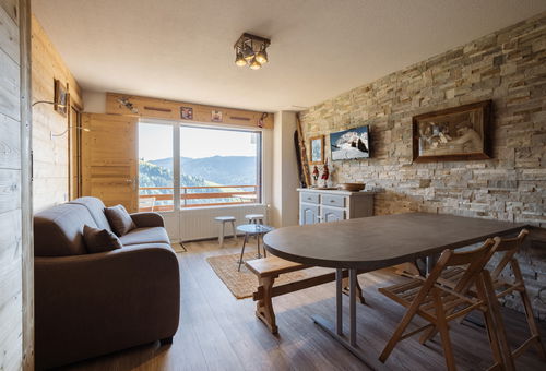 2 Km From The Balme Slopes And 1.7 Km From The Var Piste
