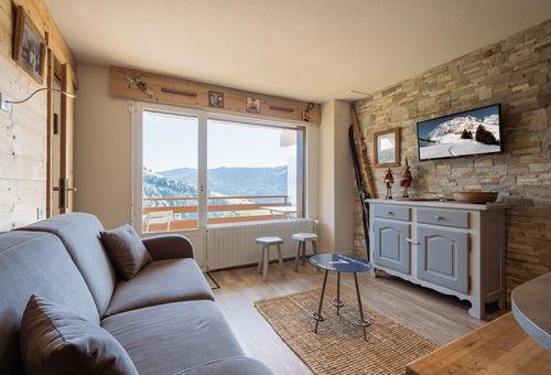 2 Km From The Balme Slopes And 1.7 Km From The Var Piste