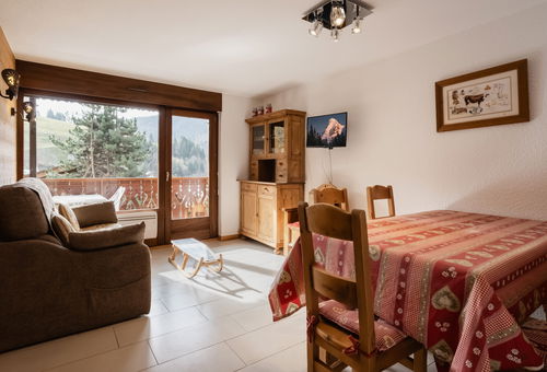 Belle terrasse exposée au sud pour cet appartement à l'ambiance montagne