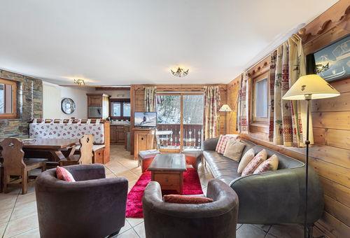 Located near the Golf chairlift and the village shops.