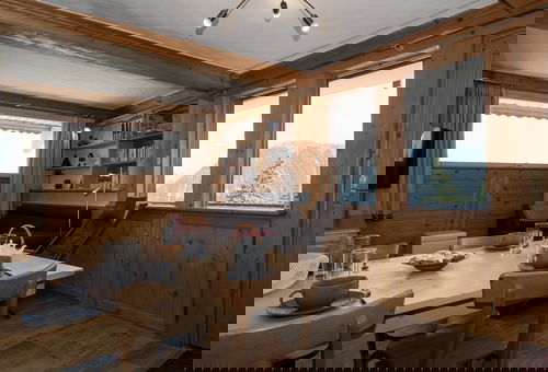 Lovely apartment with a well-kept mountain decoration, offering a beautiful...