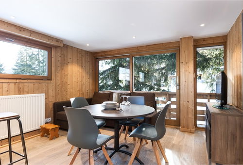 Cosy mountain decoration and nice view from the living room for this nice...
