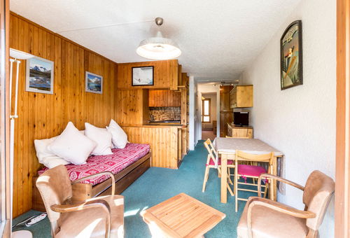 Pretty View For This Bright And Well-equipped Apartment, Ski-in Ski-out