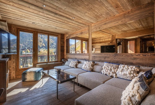 Luxurious Apartment With Panoramic Resort Views