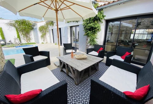 Charming, tastefully decorated villa with heated swimming pool just a stone's...