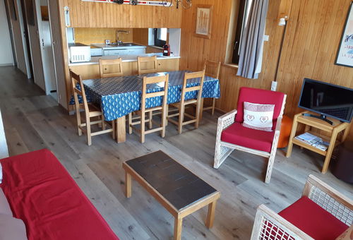 Bright Apartment Located Near The Slopes And The Center Of The Resort.