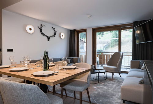 This very beautiful contemporary style duplex apartment offers an ideal...