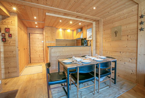 400 metres from the ski lifts with a south facing balcony and beautiful view...