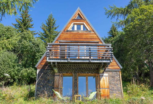Chalet atypique pour 8 personnes proche des pistes.