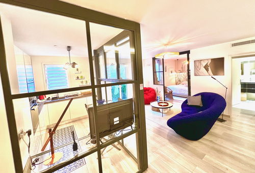 Ideally located near Old Nice and the port