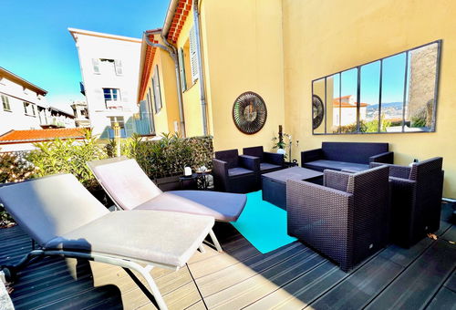 Ideally located near Old Nice and the port