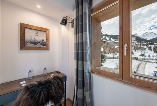 150 metres from the ski sloops.