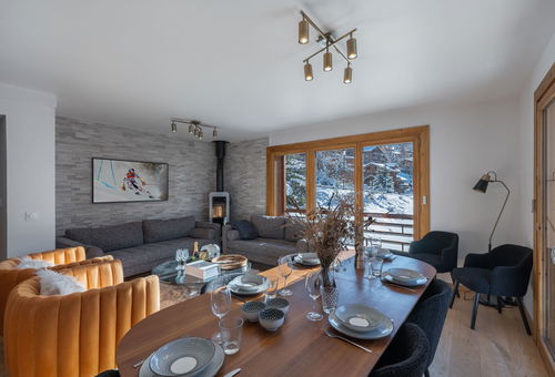 150 metres from the ski sloops.