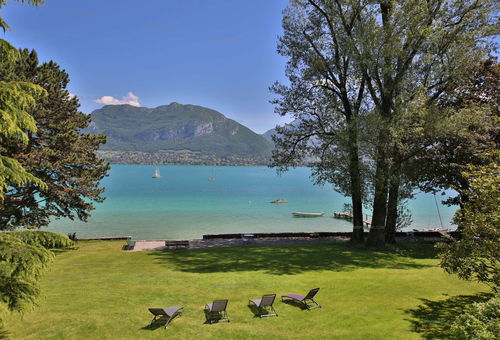 Exceptionnelle maison de famille les pieds dans l'eau avec un grand jardin et...