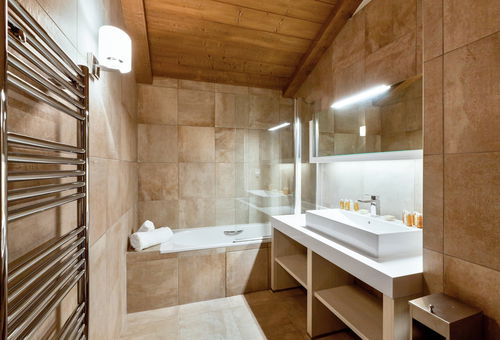 Beautiful 5-rooms apartments in the heart of Courchevel Village, within...