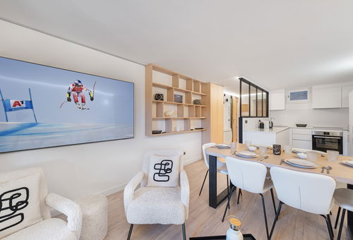 70 metres from the ski lifts.