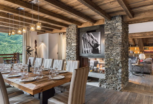 Situé à Méribel Village, à 300 mètres de la piste Lapin et du télésiège du...