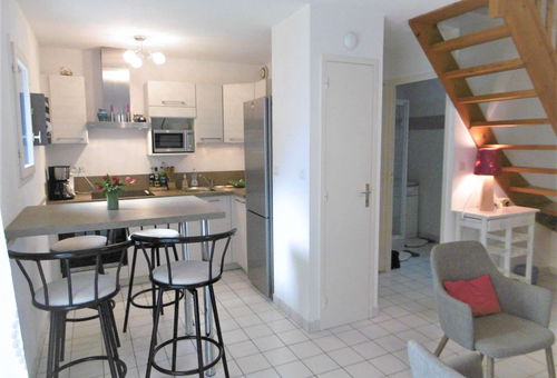 Close to the sea, pretty detached house with garden in a wooded residence in...
