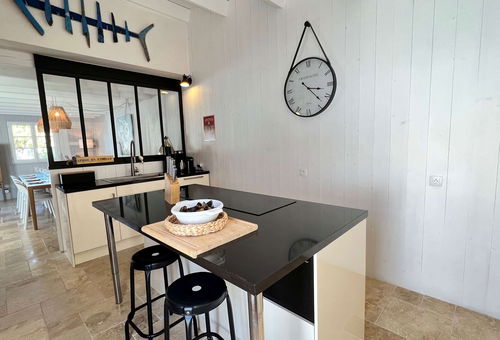 Amazing villa with heated pool and parking