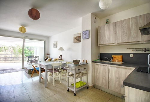 Appartement avec terrasse à 350m de la plage