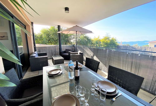 Architecture contemporaine pour cet appartement avec vue mer à 5mn de l'île...