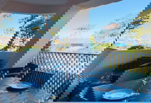 Spacious and modern apartment with a beautiful sea view and a direct access...