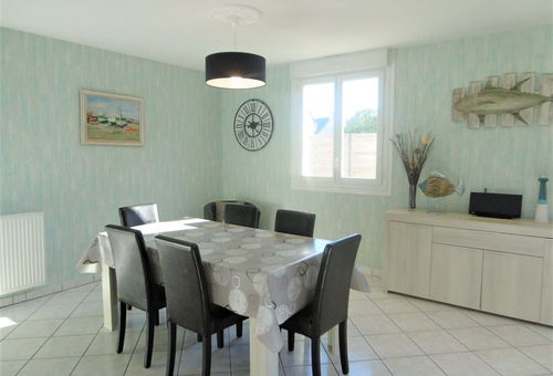 Single storey house with garden located 300 m from the beach and 100 m from...