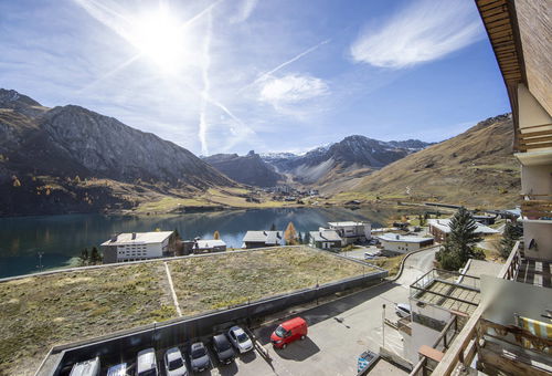 Vue imprenable sur le lac pour cet appartement familial à l'aménagement cozy...