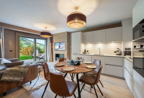 Appartement à la décoration contemporaine avec une terrasse et un très bel...