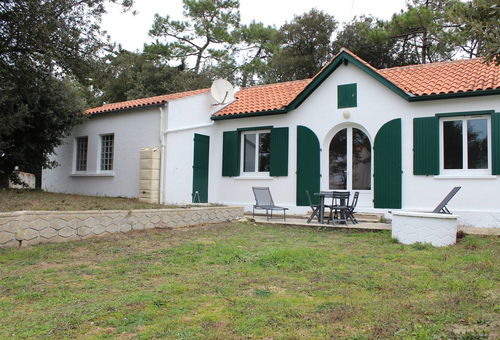 Au coeur de Domino, agréable maison avec jardin  à 450m du marché, des plages...