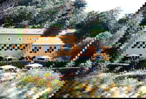 Avec une jolie piscine commune à la résidence.