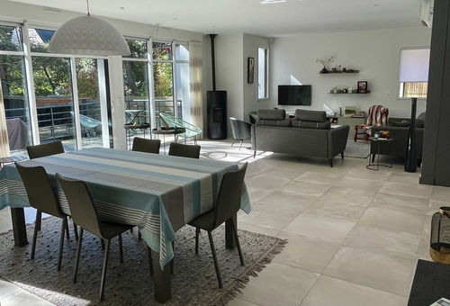 In the Aquabaule district, beautiful renovated villa with high prestations...