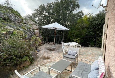 Located In The Hamlets Of Pietragione Just 200 Meters From Santa-giulia Beach.