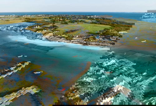 Carnac, at 1km from the beach, the Thalasotherapy and the center of the...