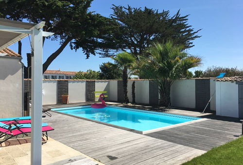 Beheizter Swimmingpool für dieses geräumige und helle Haus, 5 Minuten mit dem...