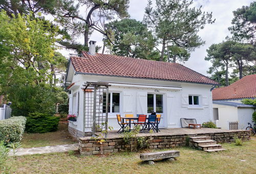 In Aquabaule and garden tennis district, nice house with a garden, 300m only...