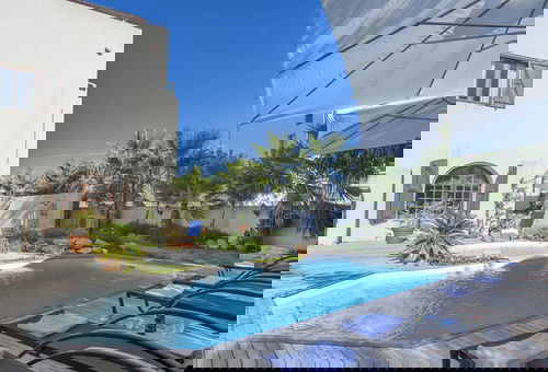 pavillon Francesca, centre de calvi à 300m de la plage, piscine chauffée 