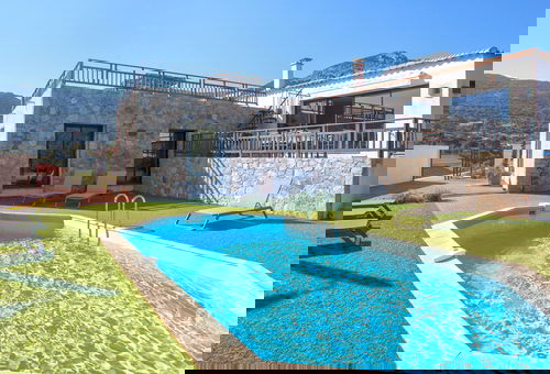 Villa avec piscine chauffée et vue mer proche centre et  plage de Calvi 