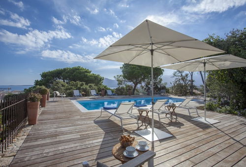 Villa in Calvi with warmed swimming pool, garden,  sea view near the beach.