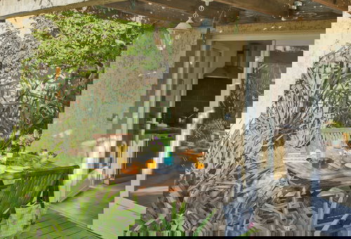 minivilla lilas indépendante à Calvi avec jardin et piscine, jardin et bbq