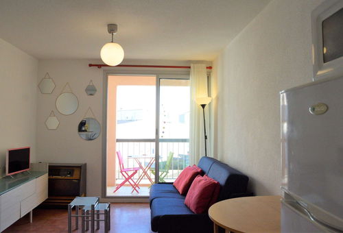 Nice terrace, all amenities nearby.