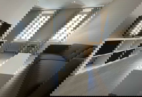 Perfect location for this apartment in a old building in the heart of La...