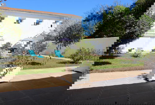 Maison, à deux pas de la plage et du port de la Cotinière, dans impasse au...